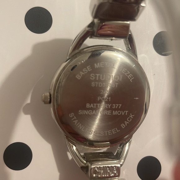 Studio Watch - Picture 3 of 4